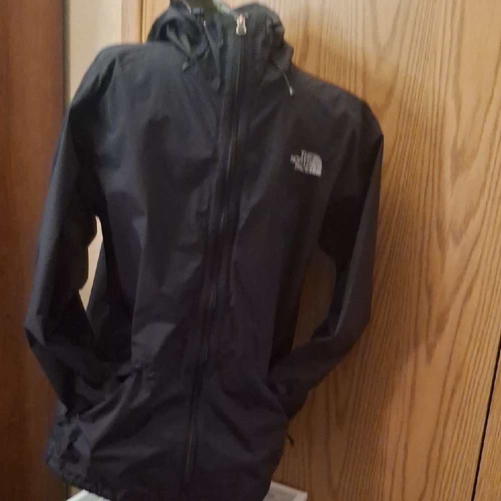 The North Face Men's Black Hooded Raincoat - Picture 4 of 7